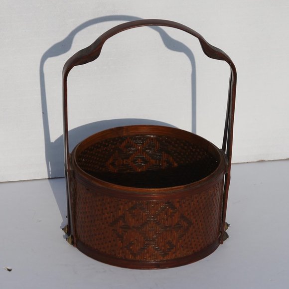 Vintage Chinese Woven Rattan Carrying Basket with Large Tripartite Handle - Picture 3 of 8